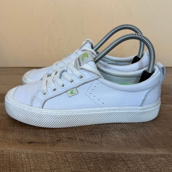 CARIUMA Shoes - Cariuma White Premium Leather OCA Low Sneakers Shoes Womens size 7